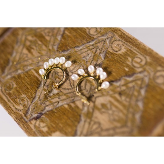 Gold plated earrings with pearls
